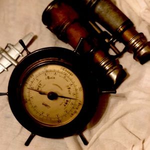 VTG OHIO BRAND SHIPS WHEEL BAROMETER MADE IN ENGLAND

Copper face circa 1920